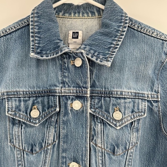 GAP Women’s Medium Wash Button Down Denim Jacket 100% Cotton Size XS - Picture 3 of 11